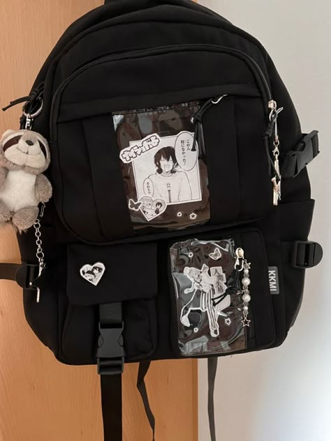 Anime Backpack Aesthetic, What In My Backpack School, Decorating School Bag, Backpack Decoration Ideas, Karl Bsd, School Bag Decoration, Backpack Aesthetic, Anime Backpack, My Backpack