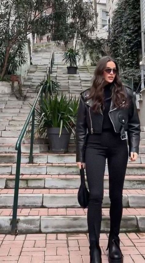 Women Leather Jacket Outfit, Leather Jacket Outfits Women, Jacket Outfits Women, Style Black Leather Jacket, Womens Leather Jacket Outfit, Full Black Outfit, Outfits Women Winter, Leather Jacket For Women, Women Leather Jacket