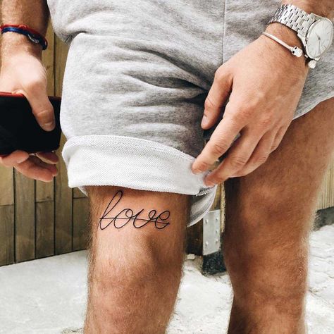 Word ‘Love’ tattooed above the right knee Tattoos Knee, Thigh Tattoo Simple, Tattoo Above Knee, Front Thigh Tattoos, Small Thigh Tattoos, Tattoo Knee, Upper Leg Tattoos, Thigh Tattoo Men, Knee Tattoos