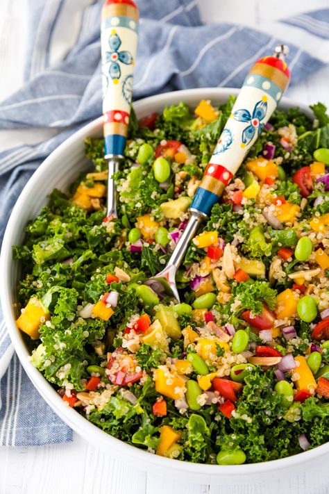 Kale, Edamame, Quinoa Super Salad Edamame Quinoa, Salad With Edamame, Edamame Recipes Salad, Super Salad, Vegetarian Kids, Edamame Salad, Salad Easy, Quinoa Healthy, Cauliflower Salad