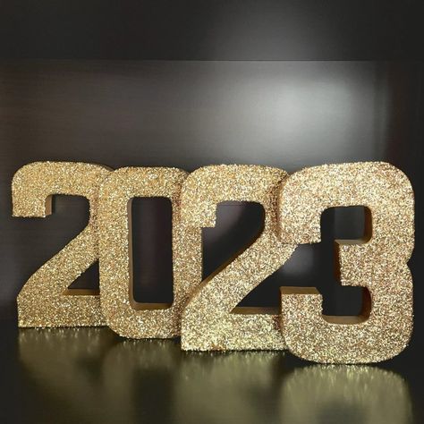 White And Gold Graduation Party, Jubilee Ideas, Graduation Numbers, Graduation Table Centerpieces, Graduation Party Table, Graduation Centerpiece, Senior Graduation Party, Graduation Tables, Graduation Cake Toppers