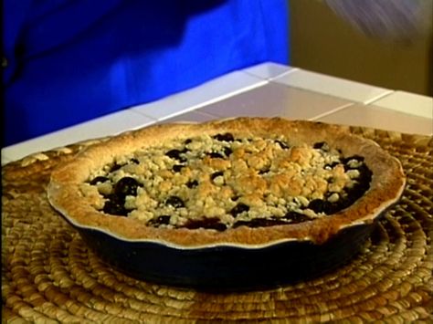 Get this all-star, easy-to-follow Polly's Perfect Blueberry Pie recipe from Emeril Live Blackberry Crumble Pie, Berry Pie Filling, Berry Pie Recipe, Blueberry Pie Recipe, Blackberry Crumble, Crumble Pie, Blackberry Pie, Pie Crumble, Berry Pie