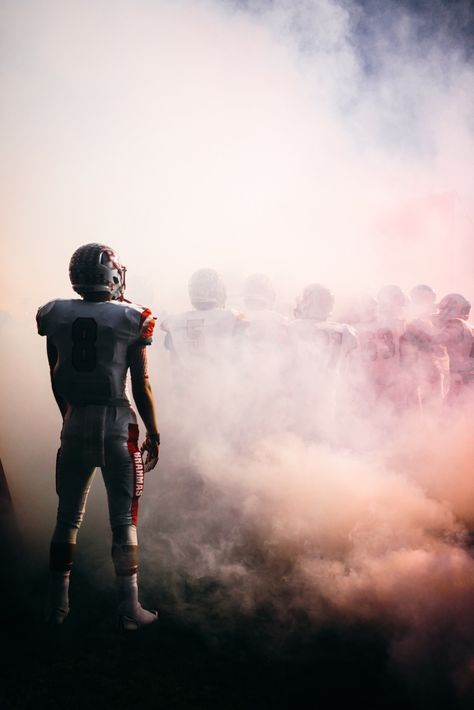 Football Photography Soccer, University Of Utah Football, Football Senior Pictures, Utah Football, Football Tattoo, Football Poses, New Orleans Saints Football, Football Photography, Saints Football