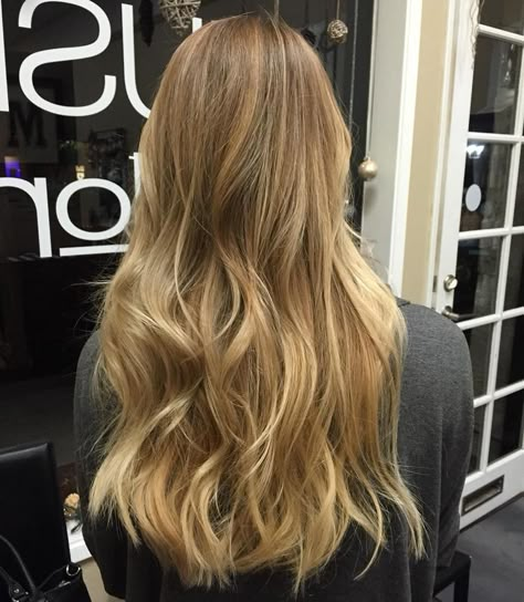 Golden Blonde Hair Color, Summer Blonde Hair, Golden Blonde Hair, Dirty Blonde Hair, Honey Blonde Hair, Honey Hair, Blonde Hair Color Ideas, Balayage Hair Blonde, Blonde Hair Looks