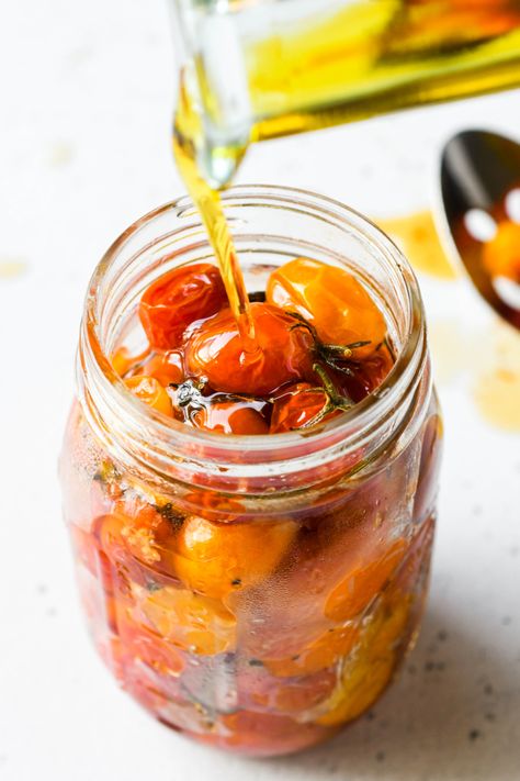 pouring olive oil onto cherry tomatoes Canning Cherry Tomatoes, Preserving Tomatoes, Cherry Tomato Recipes, Slow Roasted Tomatoes, Roasted Cherry, Roasted Cherry Tomatoes, Slow Roast, Garden Recipes, Grape Tomatoes