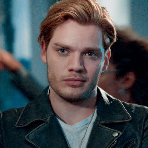 Dominic Sherwood Shadowhunters, Original Doctor Who, Dominic Sherwood, Jace Wayland, I Have A Crush, Shadow Hunters, Boyfriend Style, Girl Guides, Steve Rogers