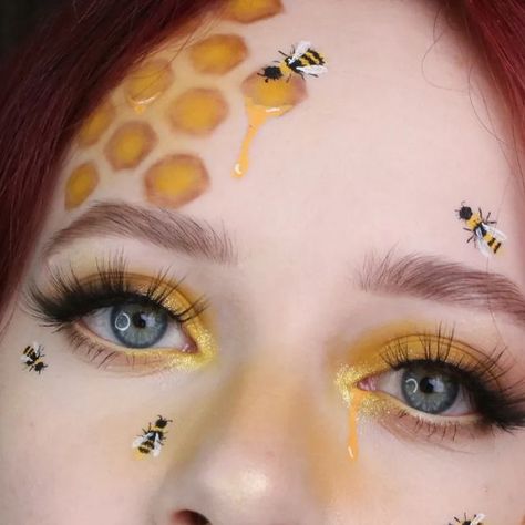 Honeycomb Face Paint, Bee Themed Makeup, Halloween Bee Makeup, Bee Eyeliner, Bee Hairstyle, Bee Make Up, Bee Makeup Halloween, Bee Makeup Look, Bee Costume Makeup