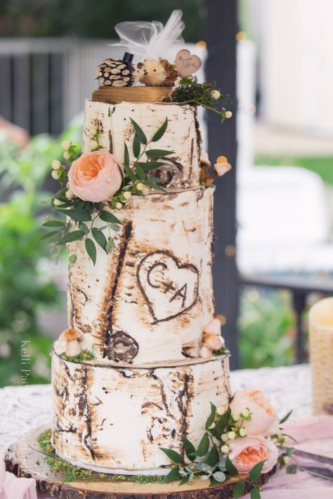 Aspen Cake Wedding, Aspen Wedding Decorations, Tree Trunk Wedding Cake, Aspen Tree Cake, Aspen Wedding Cake, Aspen Tree Wedding Cake, Forest Wedding Cake Ideas, Wedding Cake Birch Tree, Barbican Wedding