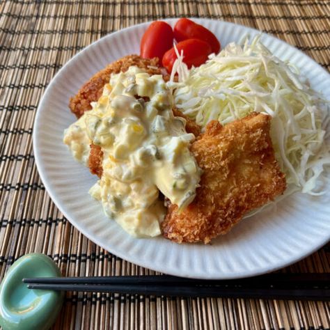 Deep Fried Salmon, Nabe Recipe, Fried Salmon Recipes, Recipe For Salmon, Fried Udon, Kitchen Japanese, Recipe Japanese, Homemade Tartar Sauce, Kitchen Ingredients