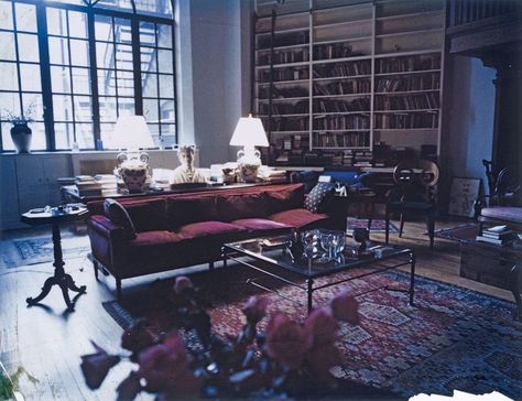 1950s Apartment New York, Joan Didion Apartment, Nyc Apartment Vintage, 90s New York Apartment, Artist Homes, Writers Studio, New York Living, Nyc Rooms, Nyc Living