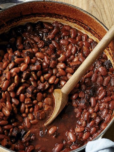 Ina Garten Molasses Baked Beans - Ina Garten Eats Molasses Baked Beans Recipe, Molasses Baked Beans, Dipped Strawberries Recipe, Maple Baked Beans, Baked Beans Recipe, Baked Bean Recipes, Salt Pork, Dutch Oven Recipes, Canned Beans