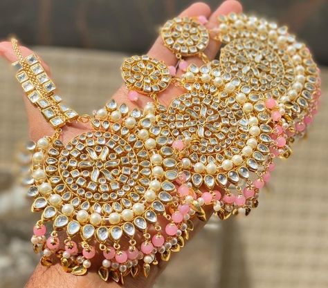 Tikka Set Jewellery, Tikka Set Punjabi, Heavy Earrings For Wedding, Punjabi Jewelry Traditional, Heavy Jewellery, Diy Earrings Materials, Punjabi Jewelry, Velvet Saree, Meenakari Earrings