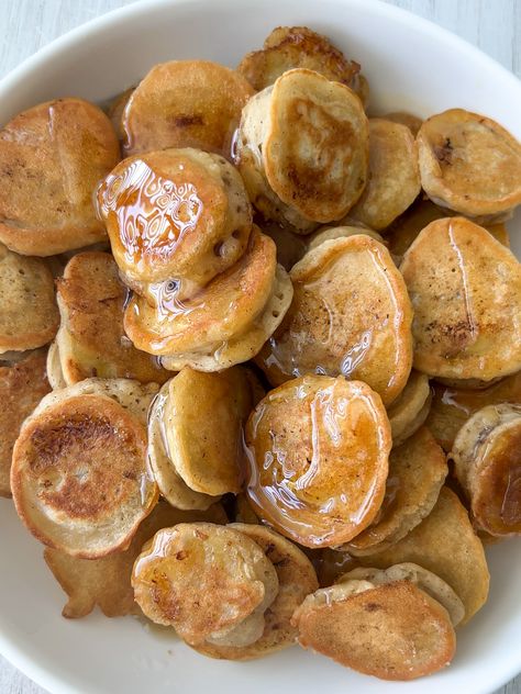 Mini Banana Pancake Bites - Peanut Butter and Jilly Pancake Banana Bites, Mini Banana Pancakes Recipe, Pancakes On The Go, Banana Mini Pancakes, Bananas Pancake, Banana Bites Pancakes, Mini Banana Pancakes Healthy, Healthy Mini Pancakes Recipe, Mini Banana Pancake Bites