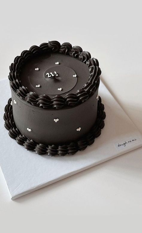 Simple Cake Designs For Boyfriend, Custom Birthday Cakes For Women, Korean Cake Simple Design, Cake Birthday Korea Simple Black, Black Korean Cake, Birthday Cake Korean For Men, Korean Style Cake Design, Cake Decorating Minimalist, Black White Cake Birthday