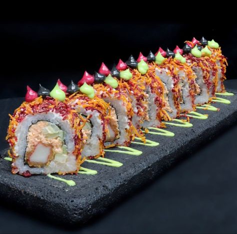 Sushi Plating, Sushi Catering, Menu Sushi, Sushi Recipes Homemade, Seafood Sushi, Sushi Roll Recipes, Food Innovation, Sushi Platter, Homemade Sushi