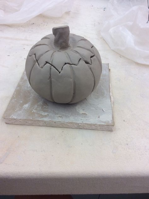 double pinch pot ideas - Google Search Double Pinch Pot Ideas Ceramics Halloween, Clay Pinch Pot Pumpkins, Combined Pinch Pot Ideas, Halloween Pinch Pots, Pumpkin Pinch Pot, Cool Pinch Pot Ideas, Pinch Pot Pumpkins, Pinch Pot Inspiration, Double Pinch Pot Ideas Ceramics