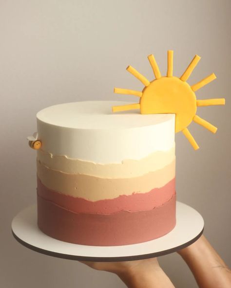 Sun Cakes Birthday, Sunshine 1st Birthday Cake, Sun Cake Design, Sun Birthday Party Food, Sunshine Cake Birthday, Sunshine Cake Ideas, Here Comes The Son Baby Shower Cake, Sun Cake Birthday, Sun Cake Pops