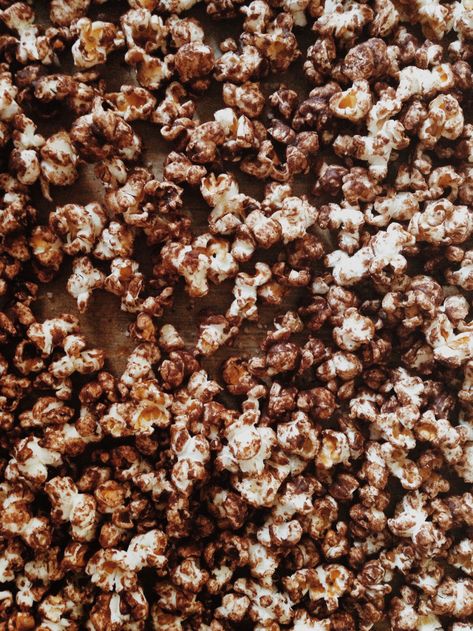 Popcorn Recipes Chocolate, Popcorn Recipes Easy, Popcorn Snacks, Popcorn Recipe, Chocolate Popcorn, Flavored Popcorn, Chocolate Butter, Popcorn Recipes, Salty Snacks