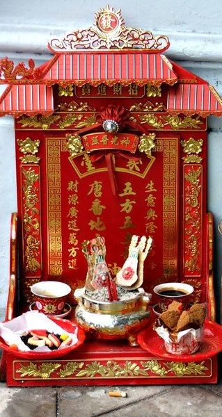 Chinese Shrine, Personal Shrine, Chinese Buddhism, Chinese Temple, Buddhist Shrine, Chinese Aesthetic, Chinese Astrology, Home Altar, World Religions