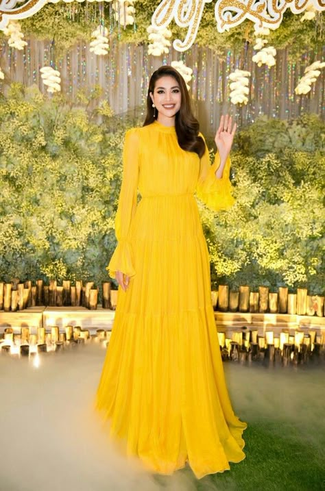 Korean Fashion Dress Party, Party Closet, Long Yellow Dress, Yellow Long Dress, Yellow Evening Dresses, Festival Attire, Royal Dresses, Fashion Illustration Dresses, Applique Wedding Dress