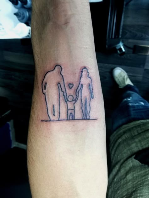 Daughter And Parents Tattoo, Famyli Tattoos Ideas, Tattoo Ideas Family Symbols, Tattoo Family Ideas Men, Silhouette Tattoos Family, Family Of 3 Tattoo Ideas, Family Tattoo Ideas For Men, Small Family Tattoo, Parents Tattoo Ideas For Daughter