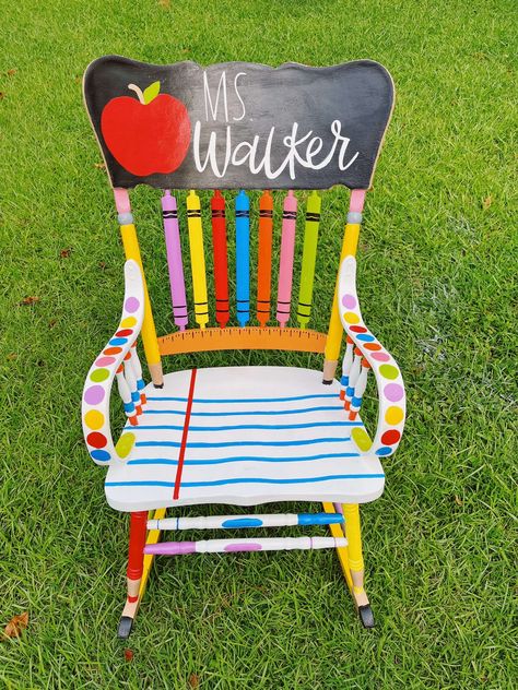 A handpainted rocking chair for a classroom! Rocking Chair Teacher, Teacher Painted Rocking Chair, Diy Teacher Chair, Painted Rocking Chairs For Classroom, Teacher Chairs For Classroom, Teacher Rocking Chair Painted, Teacher Rocking Chair, Classroom Rocking Chair, Chair Artwork