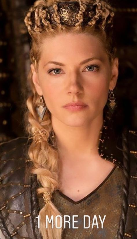 Queen Lagertha, Katheryn Winnick Vikings, Lagertha Lothbrok, Lagertha Hair, Vikings Lagertha, Vikings Ragnar, Viking Costume, Viking Women, Katheryn Winnick