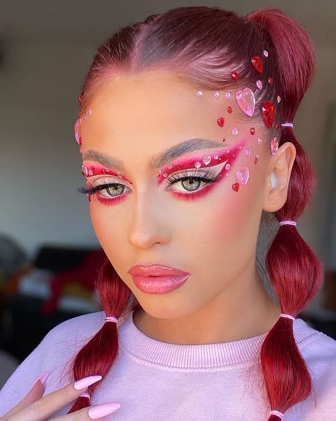 Valentine Makeup, Cupid Costume, Goth Hairstyles, Make Carnaval, Drag Make-up, Day Makeup Looks, High Fashion Makeup, Carnival Makeup, Face Art Makeup