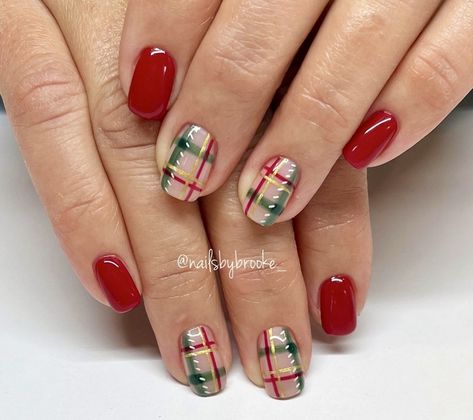 Red Christmas Nail Designs, Red Christmas Nail, Plaid Nail Designs, Plaid Nail Art, Christmas Nail Art Ideas, Christmas Manicure, Red Christmas Nails, Red Acrylic Nails, Plaid Nails