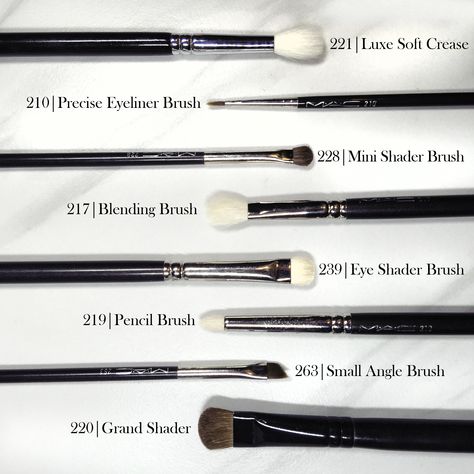 Must Have Makeup, Clean Makeup Brushes, Mac Brushes, Mac Eyes, How To Clean Makeup Brushes, Angled Brush, Elegant Makeup, Eyeliner Brush, Airbrush Makeup