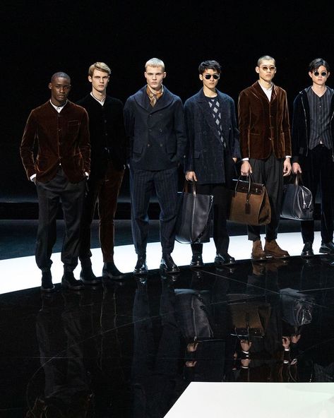 Giorgio Armani on Instagram: “The lineup of the Giorgio Armani FW21-22 men’s show with Uri, the gorilla, the centrepiece of the set up for the shows.” Giorgio Armani Campaign, Giorgio Armani La Prima Bag, Giorgio Armani Clothes, Giorgio Armani Vintage Men, Giorgio Armani Male Models, Becoming A Doctor, Richard Gere, Italian Men, Men's Collection