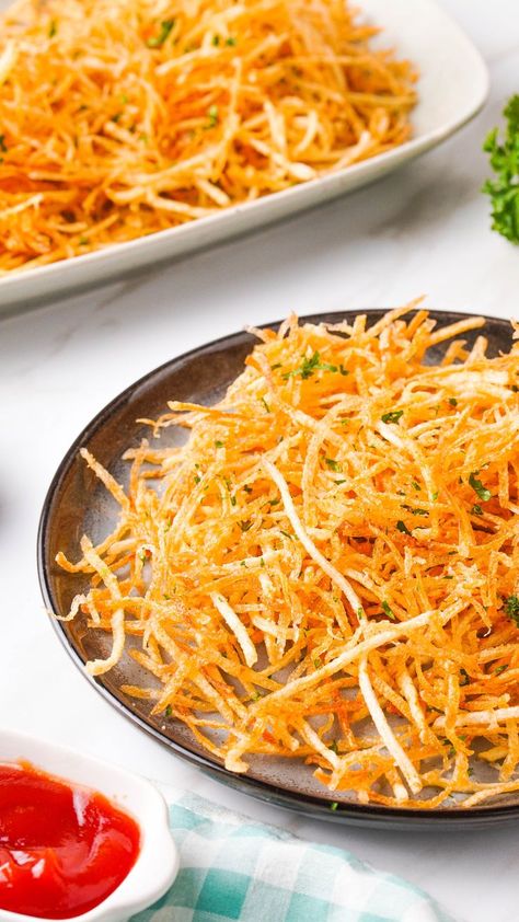 Shoestring fries are crispy, easy to make and fun to eat. Lightly seasoned with garlic salt, these fries can be added to hamburgers as a fun topping or eaten on their own. Parsley Potatoes, Potato Toppings, Dinner Inspiration, Japchae, Vegan Gluten Free, Vegan Vegetarian, Spaghetti, Chef, Easy Meals