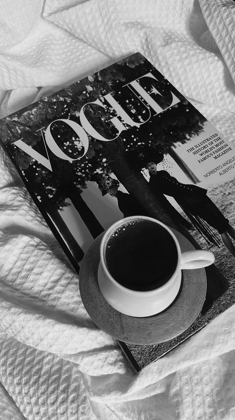 Vogue Aesthetic, French Vogue, Minimalist Photos, Polaroid Photos, Vogue Covers, Fashion Wallpaper, Famous Fashion, Fashion Books, Book Aesthetic