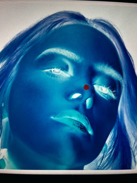 stare at the red dot for 30 secs, then look at your wall and blink fast Stare At The Red Dot, Yas Queen, Organization Board, Red Dots, 30 Seconds, Billie Eilish, Love Her, Look At, Dots