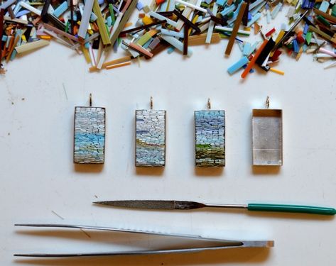 Creating Micro Mosaic Pendants with Mireille Swinnen | Mosaic Arts Micro Mosaic Jewelry, Glass Bottle Diy, Mosaic Madness, Mosaic Art Projects, Inlay Jewelry, Diy Resin Projects, Micro Mosaic, Mosaic Diy, Mosaic Projects