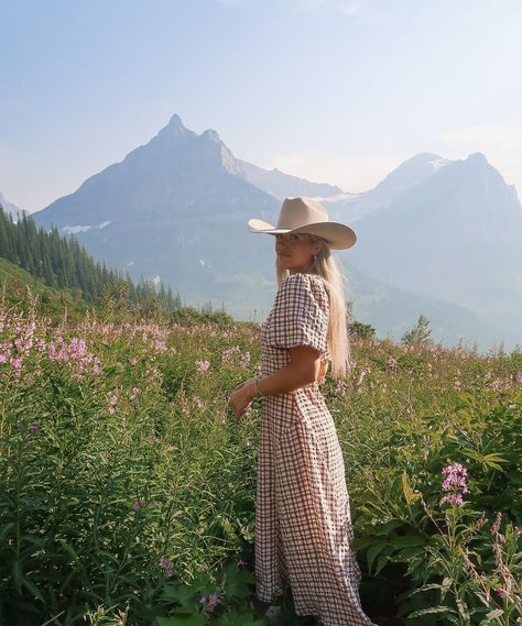 Mountain chic decor