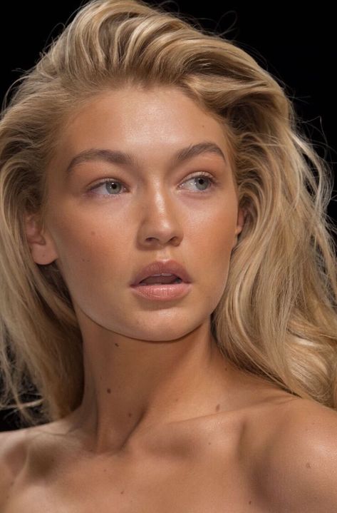 Gigi Hadid Hair, Color Rubio, Make Up Looks, Short Haircut, Grunge Hair, Blonde Color, Gigi Hadid, Charlotte Tilbury, Bella Hadid