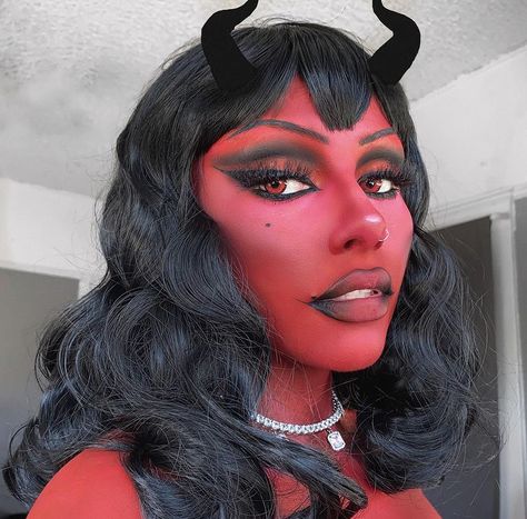 Pretty Halloween Makeup Looks, Succubus Costume, Bunny Halloween Makeup, Pretty Halloween Makeup, Vampire Makeup Halloween, Devil Makeup, Cute Halloween Makeup, Hot Halloween Outfits, Halloween Makeup Pretty