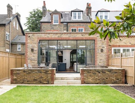 17 Gorgeous Exterior Designs With Traditional Charm Georgian House Extension, Side Return Extension Victorian, Edwardian Extension, Roof Profiles, Transitional House Exterior, Traditional Extension, London Extension, Loft Extensions, Extension Doors