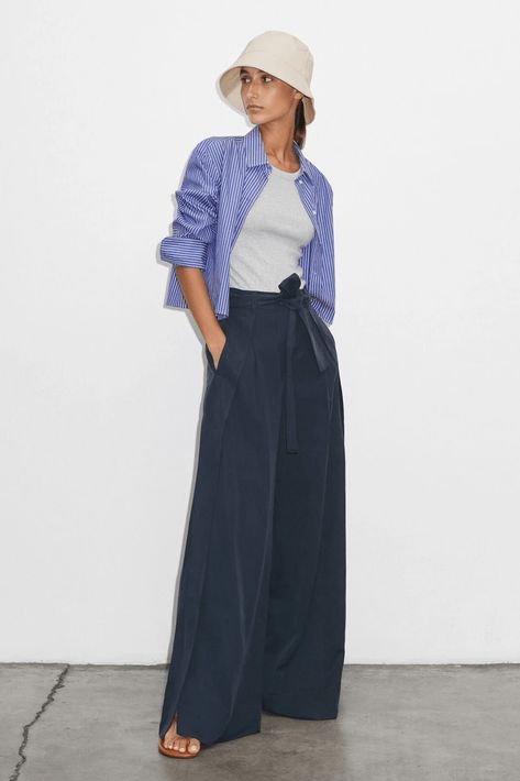 Fresh New Fashion At ME+EM | SheerLuxe How To Wear Wide Leg Jeans, Navy Pants Outfit, Wrap Pant, Wide Leg Trousers Outfit, Navy Linen Pants, Linen Pants Outfit, Wide Leg Pants Outfit, Trouser Outfit, Wrap Pants