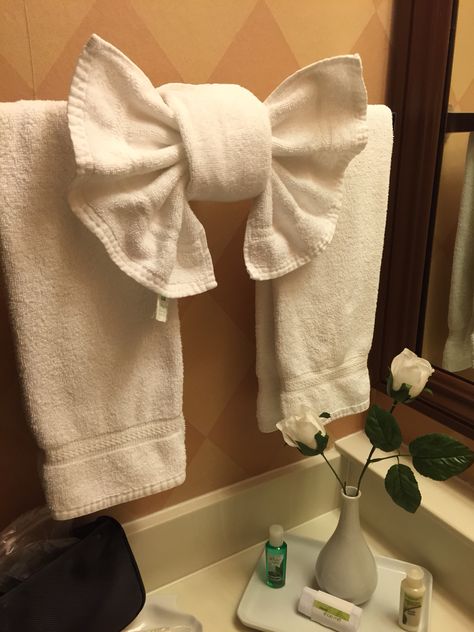 Towel How To Fold Decorative Bathroom Towels Hanging, Adding Ruffle To Bath Towels, Towel Styling, Washcloth Folding, Bath Towels Display Hanging Over Toliet, Hanging Bath Towels With A Bow, Towel Art Folding Hotels, How To Roll Bath Towels, Bath Towels Display