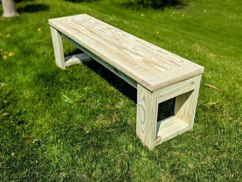 Easy Diy Patio, Diy Patio Bench, Rustic Benches, Diy Patio Ideas, Diy Farm Table, Wooden Chair Plans, Wood Bench Outdoor, Diy Wood Bench, Chair Woodworking Plans