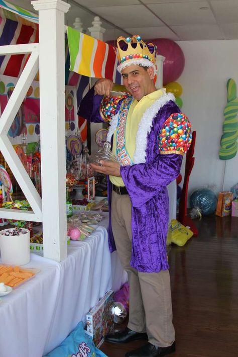 Sweet Shoppe Birthday Party, Princess Lolly, Candy Land Costumes, School Halloween Costumes, Candy Costume, King Candy, Homemade Carnival Games, Wonka Party, Willy Wonka Party