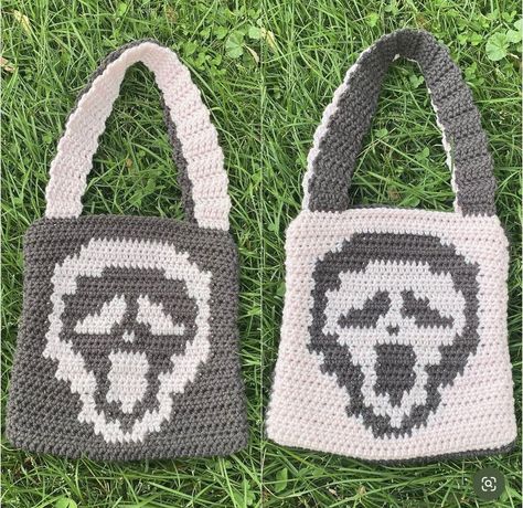 Ghost Face Crochet, Adventure Time Crochet, Goth Purse, Crochet Skull, Pixel Crochet, Crochet Handbags Patterns, Ghost Face, Crochet Fashion Patterns, Diy Crochet Projects