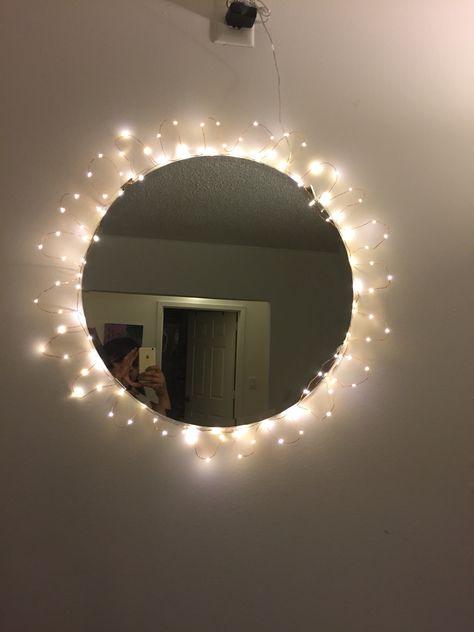 Mirror Decor Ideas Aesthetic, Mirror Wall Art Bedroom, Wall Decor Ideas Mirrors, Ambient Bedroom Lighting Ideas, Diy Mirror Frame With Lights, Round Mirror Aesthetic, Fairy Lights On Mirror, Mirror With Fairy Lights, Round Mirror Decor Ideas Bedrooms