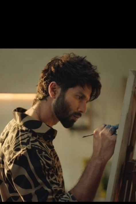 Prime Video dropped a teaser of its upcoming series Farzi which is his debut on OTT. The actor after a long time is making his debut on OTT. Farzi Shahid Kapoor, Divorce Images, Amol Palekar, Kay Kay Menon, Zakir Hussain, Mira Rajput, Regina Cassandra, Shahid Kapoor, Prime Video