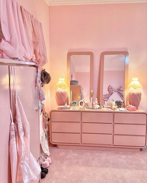 Pink lacquered dresser & bedroom set, 80s doll house, girly, vintage Barbie, shabby chic Barbie Lifestyle Aesthetic, Barbie Core Bedroom, Barbie Room Aesthetic, Pink 80s Bedroom, 70s Barbie Dream House, Barbie Dresser, Vintage Barbie Bedroom, Miami Bedroom, Lacquered Dresser