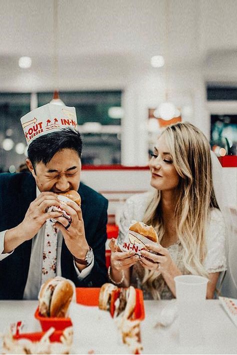 In N Out Wedding, Wedding Photos Ideas, Awkward Wedding Photos, Funny Wedding Pictures, Creative Wedding Photo, Romantic Wedding Photos, Wedding Kiss, Wedding Photography Tips, Wedding Photos Poses