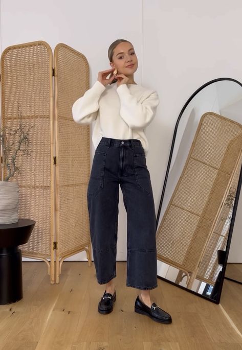 Flowy Pants Winter Outfit, Flows Black Pants Outfit, Black Flowy Pants Outfit Winter, Black Courdory Pants Outfits, Spring Black Baggy Wide Leg Pants, Spring Wide Leg Baggy Black Pants, Pants Outfit, Black Pants, Fall Winter