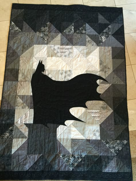 Batman Quilt...based on an art print. HST blocks with Batman Silhouette appliqué Bat Quilt, Batman Quilt, Hst Blocks, Superhero Quilt, Batman Ideas, Batman Silhouette, Boy Bedrooms, Colchas Quilting, Halloween Quilt Patterns